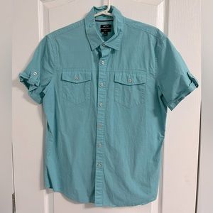 Men’s Button Down Short Sleeve Shirt. Size M.